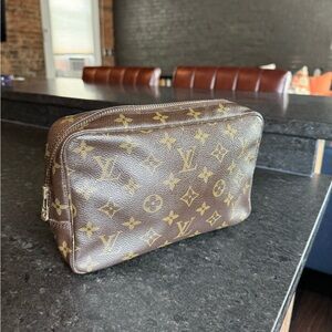Authentic Vintage Louis Vuitton Trousse 23